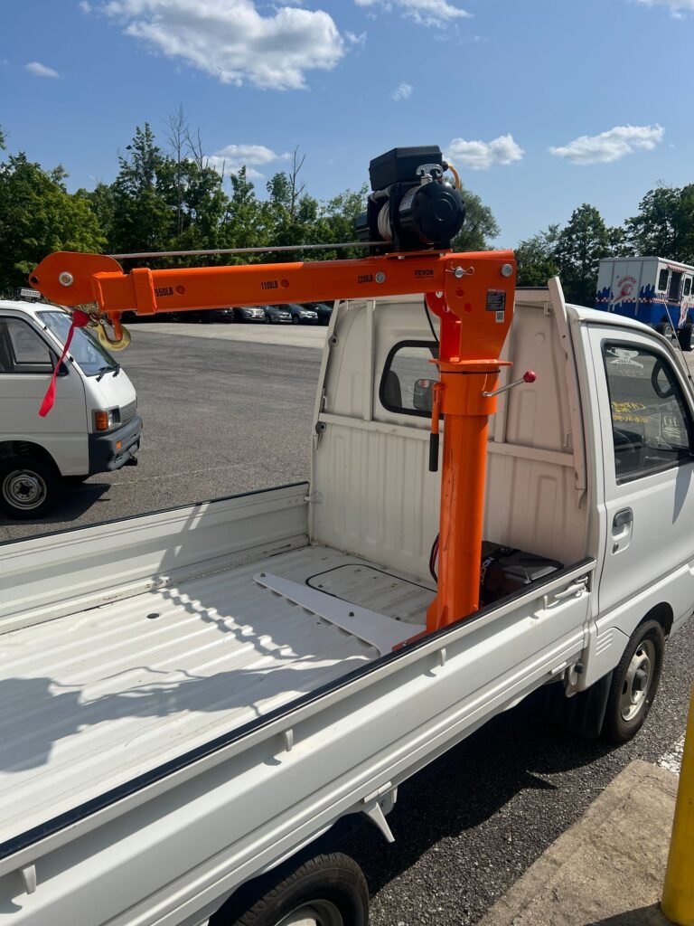1991 Mitsubishi Minicab w/ Heavy Duty Crane
