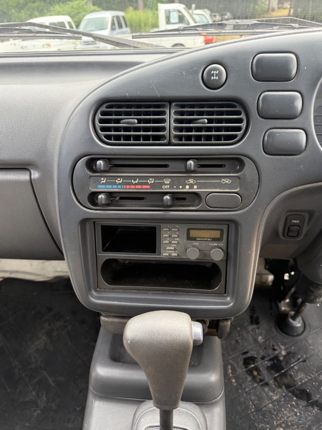 1995 Daihatsu Hijet 4WD Automatic Mini Truck — photo 13