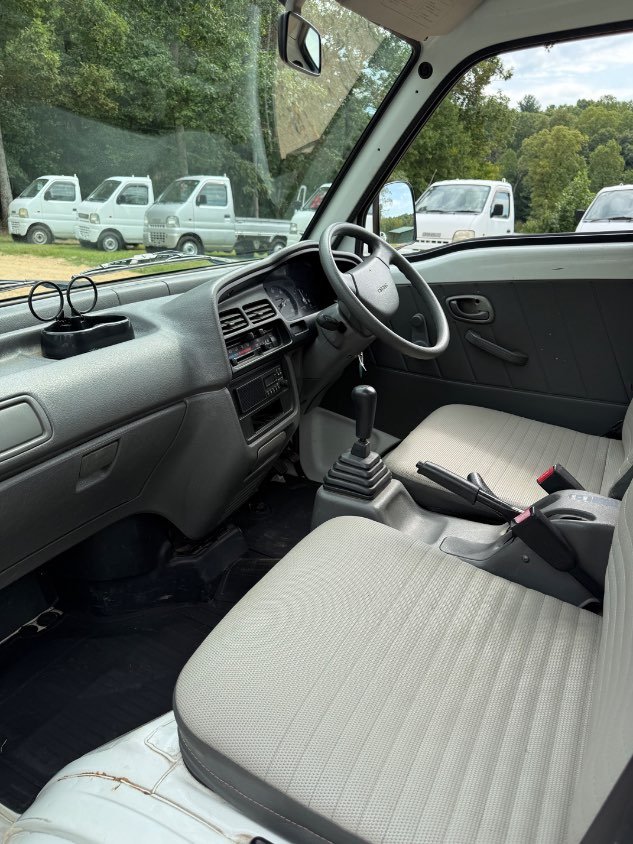 1997 Suzuki Carry 4WD Manual Mini Truck — photo 11