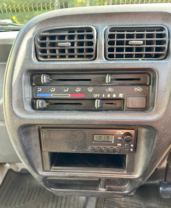 1999 Suzuki Carry 4WD Manual Mini Truck — photo 11