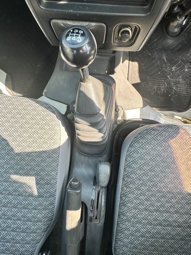 2000 Daihatsu Hijet 4WD Manual Mini Truck — photo 11