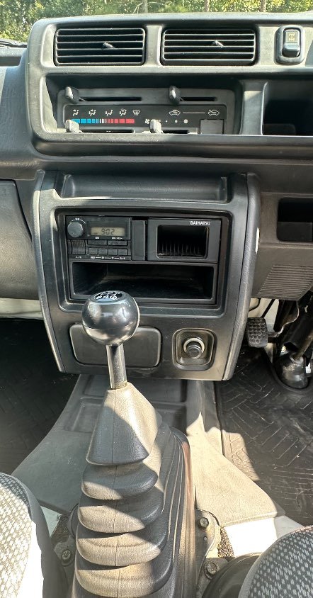 2000 Daihatsu Hijet 4WD Manual Mini Truck — photo 12