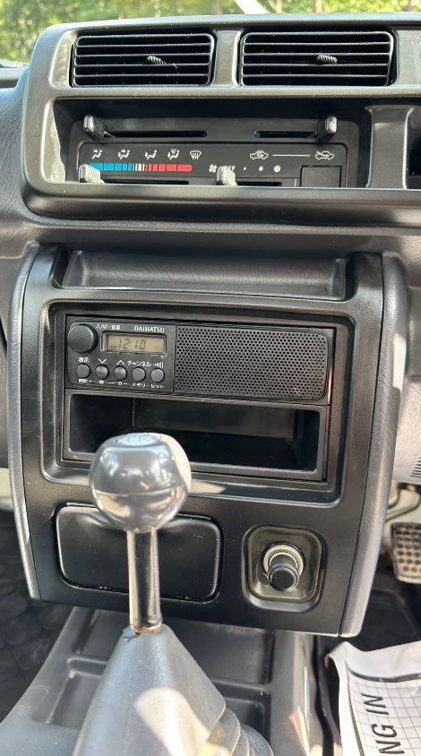 2000 Daihatsu Hijet 4WD Manual Mini Truck — photo 10