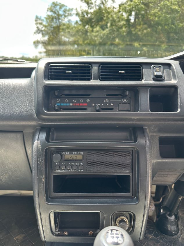 2000 Daihatsu Hijet 4WD Manual Mini Truck — photo 19