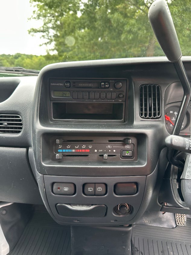 2000 Daihatsu Hijet Van 2WD Automatic Kei Van — photo 22