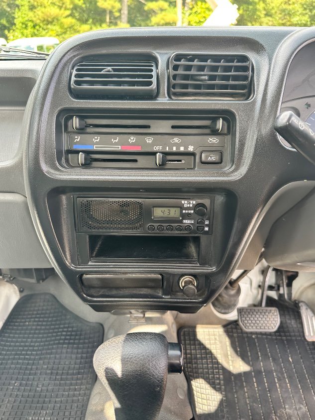 2000 Suzuki Carry 2WD Automatic Mini Truck — photo 10