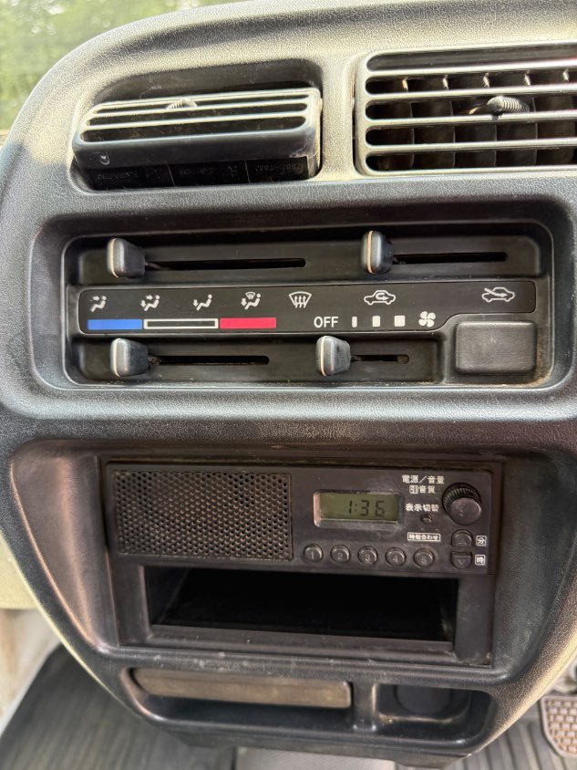 2000 Suzuki Carry 4WD Automatic Mini Truck — photo 13