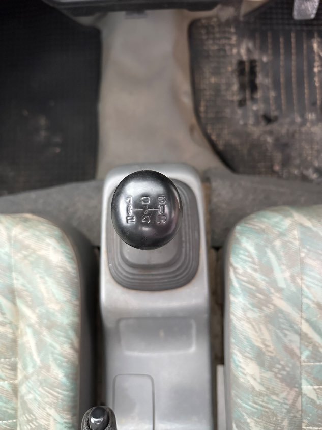 2000 Suzuki Carry 4WD Manual Mini Truck — photo 18