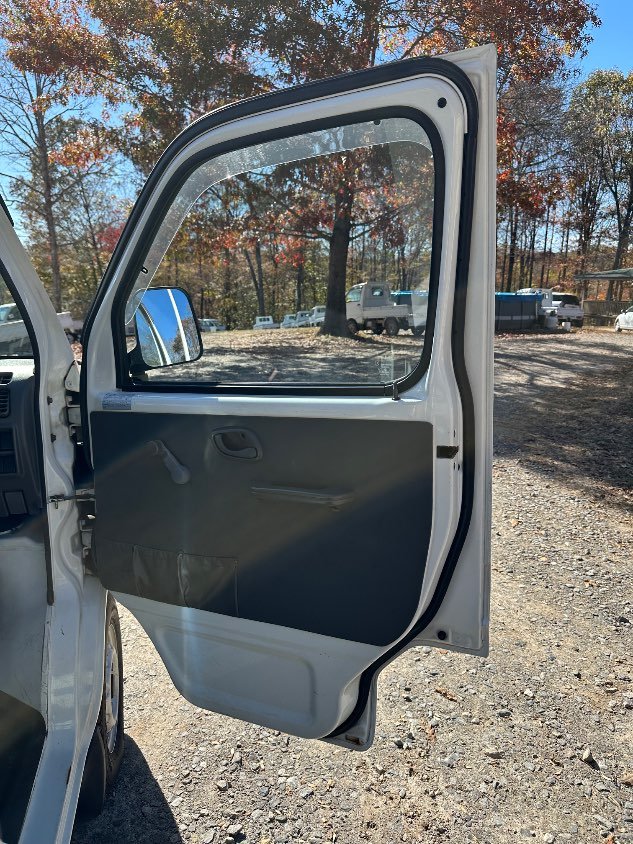 2000 Suzuki Carry 4WD Manual Mini Truck — photo 16