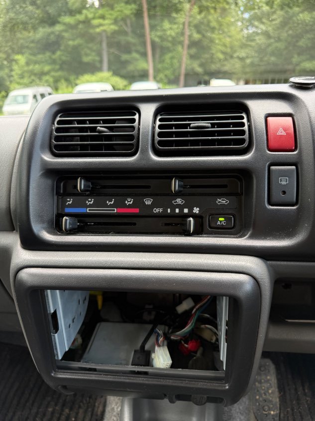 2000 Suzuki Jimny 4WD Automatic Kei 4x4 — photo 14